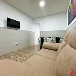 El Piso Bajo شقة *